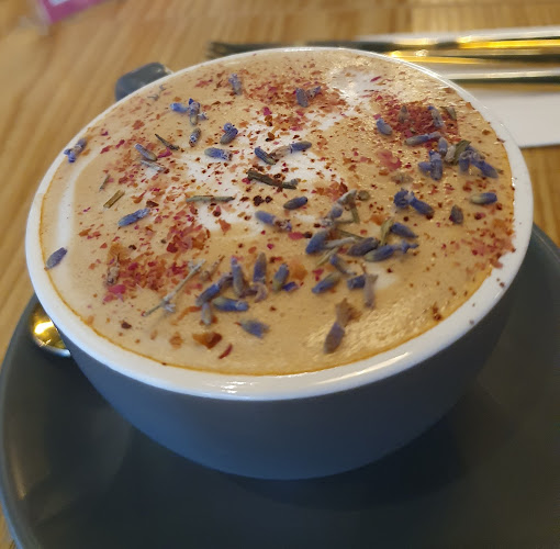 Breda Cafe - Gastronomi dan perhotelan