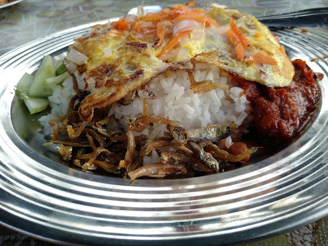 Guna's Corner (Kedai Bawah Pokok)