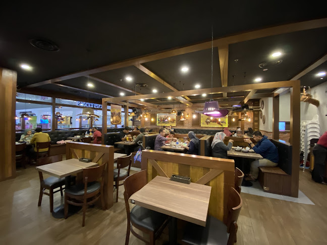 Astons Specialities @ Bukit Indah - Gastronomi dan perhotelan