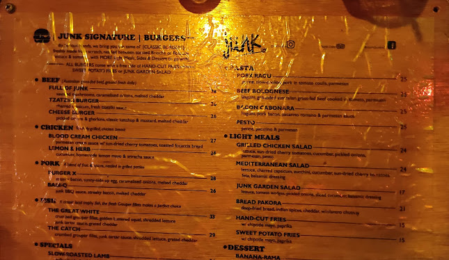 Comentarii opinii despre Junk Cafe