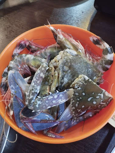 Ann Steamboat & Grill House - Gastronomi dan perhotelan