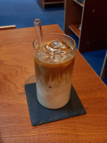 Comentarii opinii despre almost human club