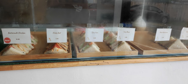 SEGITIGA by Dunyut Munchies