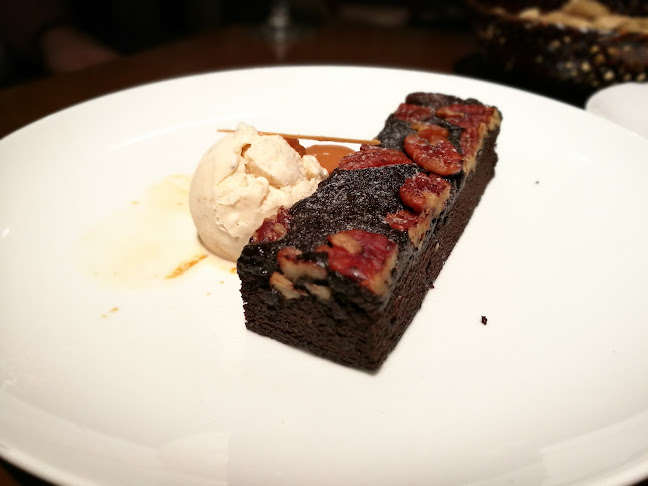 Arthur's Bar & Grill - Gastronomi dan perhotelan