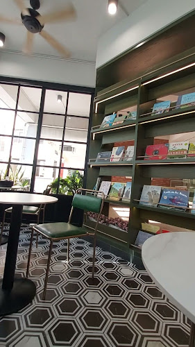 Opinii despre Makarios Book Café în Kota Kinabalu - Gastronomi dan perhotelan
