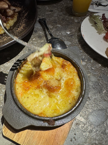 The Curly Tail - Gastronomi dan perhotelan