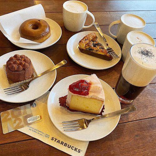 Starbucks 1 Utama New Wing - Gastronomi dan perhotelan