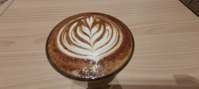 Emilyns & Cafe - Gastronomi dan perhotelan