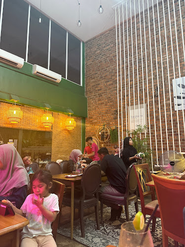 Ashhryshoshedap - Gastronomi dan perhotelan