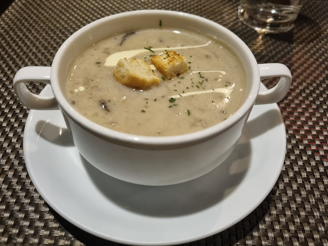 Maria's Steak Cafe - Gastronomi dan perhotelan