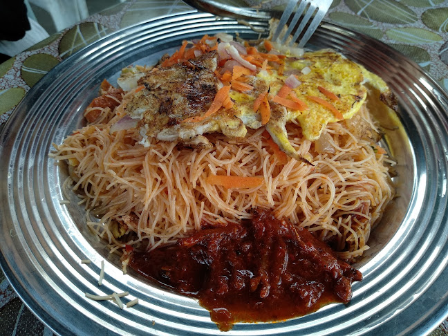 Opinii despre Guna's Corner (Kedai Bawah Pokok) în Sitiawan - Gastronomi dan perhotelan