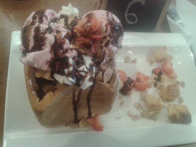 Opinii despre Teduhan Senja Cafe Sdn.Bhd în Kota Bharu - Gastronomi dan perhotelan