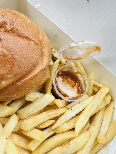 Opinii despre MunchiesKK Burger în Kota Kinabalu - Gastronomi dan perhotelan