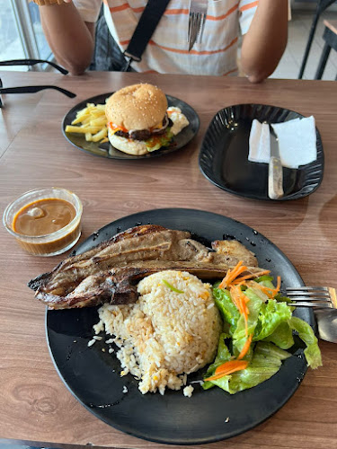 Opinii despre Juliana Cafe Sandakan în Sandakan - Gastronomi dan perhotelan