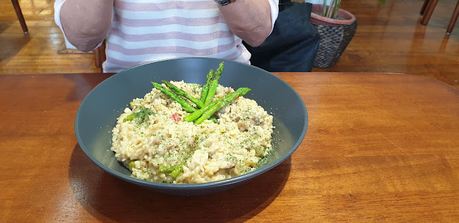 Seed Wholesome Dining - Gastronomi dan perhotelan