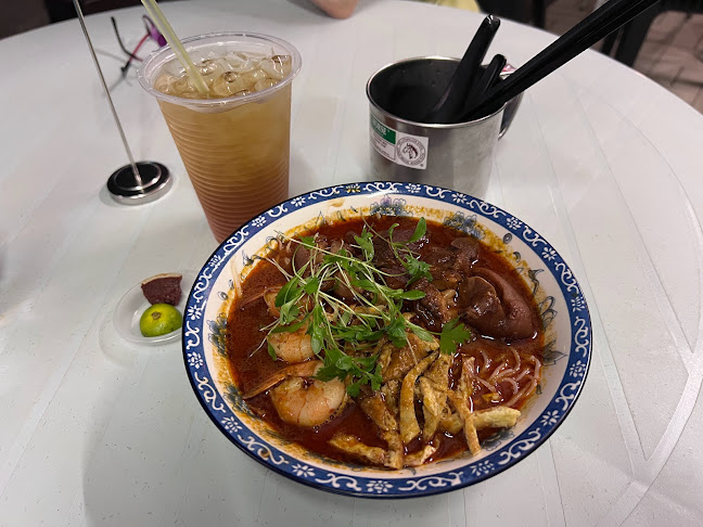 98, Jln Padungan, 93100 Kuching, Sarawak