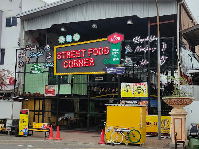 Street Food Corner Miri - Gastronomi dan perhotelan