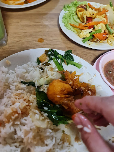 Fauzira Tomyam Seafood - Gastronomi dan perhotelan