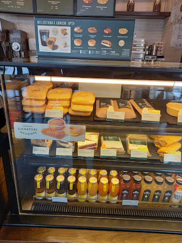 Comentarii opinii despre Starbucks Amcorp Tower