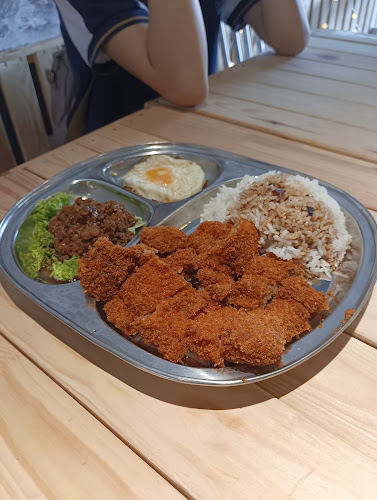 Opinii despre Summer Camp Cafe夏日露营吧 în Ipoh - Gastronomi dan perhotelan