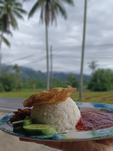 Opinii despre Kedai Makan Jamil/Zamil tepi Bendang Telok Batu în Lenggong - Gastronomi dan perhotelan