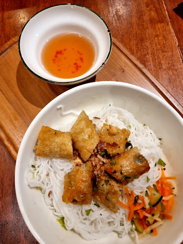 Ăn Viet - Gastronomi dan perhotelan