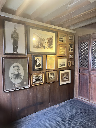 Old China Cafe - Gastronomi dan perhotelan