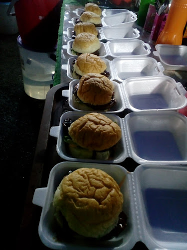 Manniza Burger Kukus - Gastronomi dan perhotelan
