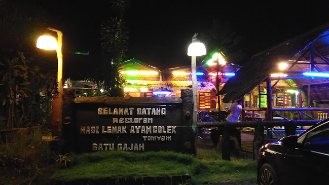 Pusat Makanan Batu Gajah - Gastronomi dan perhotelan
