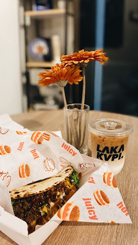 Lakakupi - Gastronomi dan perhotelan