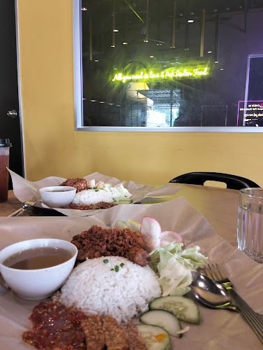 Comentarii opinii despre Ayam Gepuk Pak Raden HQ