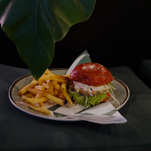 V88 Cafe & Bar Starhill