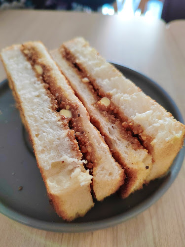 Chang Cheng Cafe - Gastronomi dan perhotelan