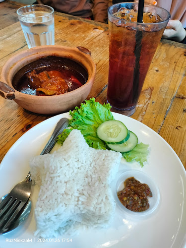 Opinii despre De Kebayan Tasik Pelindung în Balok - Gastronomi dan perhotelan