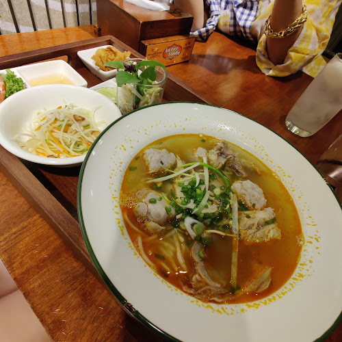 Ăn Viet - Gastronomi dan perhotelan