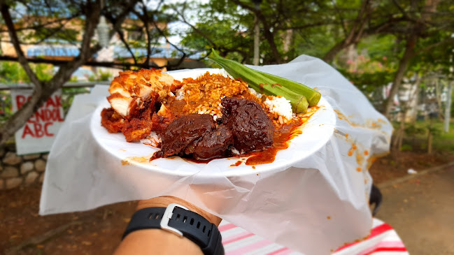 Opinii despre Warung Kak Long Ceri în Kuala Selangor - Gastronomi dan perhotelan