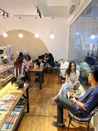 Locals Only - Gastronomi dan perhotelan