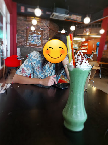 Opinii despre Jacknife Bar & Grill în Kota Kinabalu - Gastronomi dan perhotelan