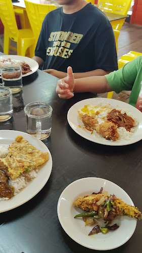 Opinii despre Ikan Bakar Kepoi Kepoi Rumah Kuning în Sitiawan - Gastronomi dan perhotelan