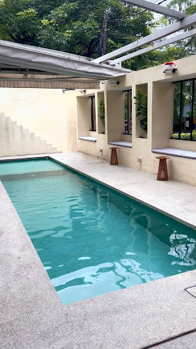 The Rabbit Hole - Gastronomi dan perhotelan