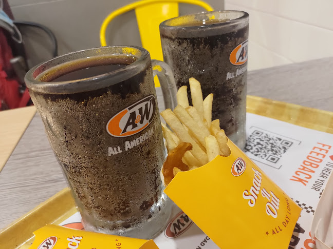 A&W 1st Avenue - Gastronomi dan perhotelan