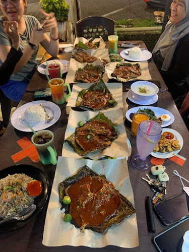 LOT 3, BAZAR WAKAF, Masjid Hajjah Mominbi Ahmad Angullia, Jalan Pendekar 18, Taman Ungku Tun Aminah, 81300 Johor Bahru, Johor Darul Ta'zim