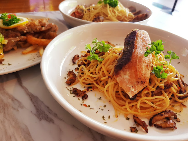 CAMPER 1991 - Gastronomi dan perhotelan