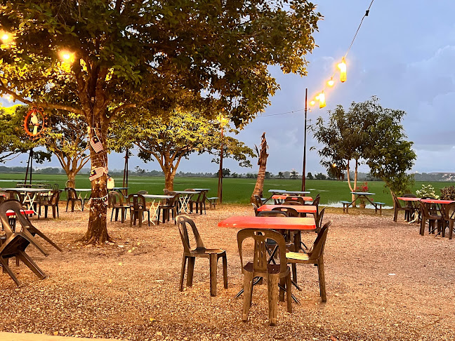 Comentarii opinii despre Makcik Cafe