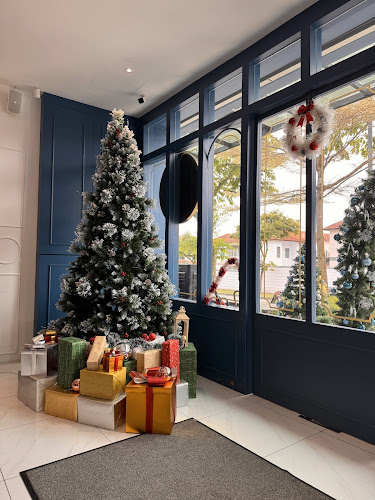 Frenche Roast Cafe (Molek) - Gastronomi dan perhotelan