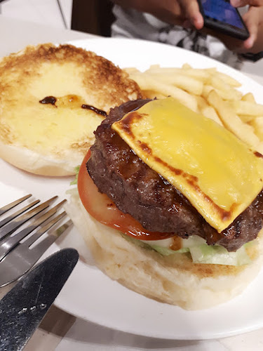 Papa Burger & Kebab Roti John