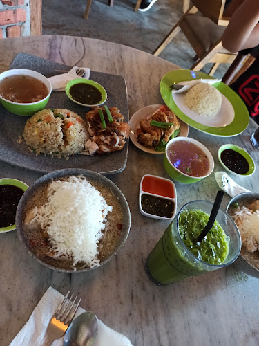 Opinii despre Cafe Nasi Ayam Fuziah Bazar Bulat 1980 în Ipoh - Gastronomi dan perhotelan