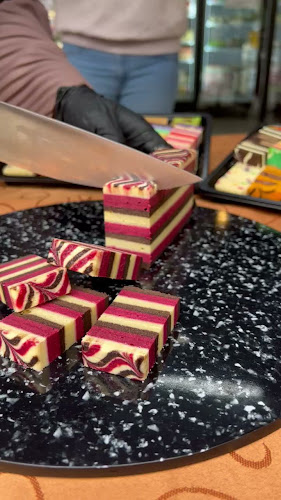 Khadijah - kek lapis sarawak premium - Gastronomi dan perhotelan