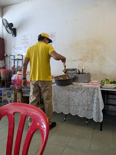 desa baru/kedai makan nasi berlauk - Melaka