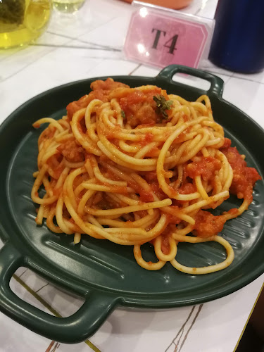 Opinii despre Bear Factory Cafe Kota Kinabalu în Kota Kinabalu - Gastronomi dan perhotelan